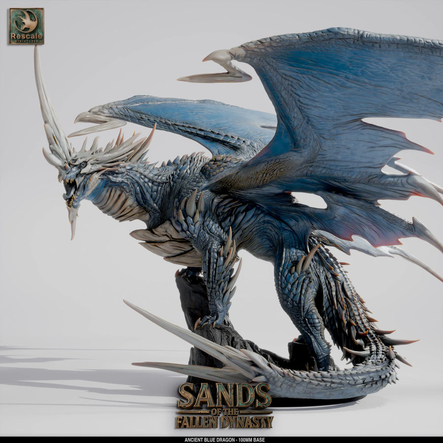Seitenansicht des antiken Blauen Drachen auf einem felsigen Vorsprung