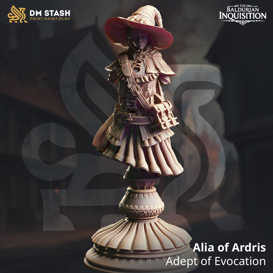 Vorderansicht der 3D-gedruckten Resin-Büste der Zauberin Alia of Ardris mit großem Hut und detailreichem Gewand auf einem verzierten Sockel.