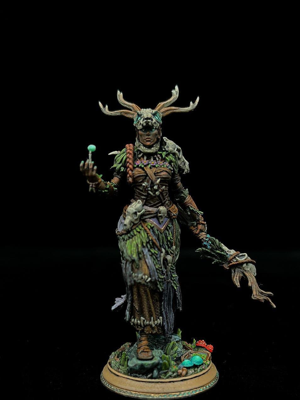 Human Druid Tabletop Miniature – Exotic Druid Turak Tali | Qumi real print