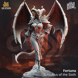 Vorderansicht der 3D-gedruckten Succubus Miniatur Fortuna aus Kunstharz mit Flügeln und Hörnern auf einem Felsensockel
