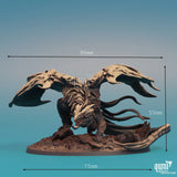 Unbemaltes 3D-gedrucktes Resinmodell eines Schatten-Drachen mit Maßangaben