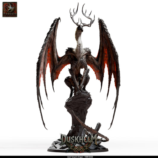 Frontalansicht der Vampirdrache Miniatur mit großen Flügeln und Geweihdetails