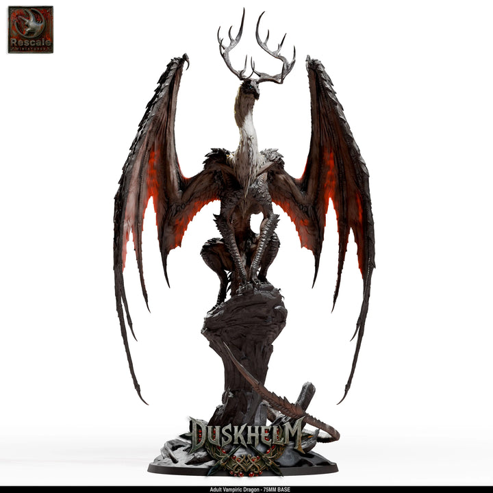 Frontalansicht der Vampirdrache Miniatur mit großen Flügeln und Geweihdetails