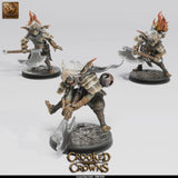 3D-gedruckte Goblin-Miniatur mit großer Axt auf einem texturierten 25mm-Rundbase.