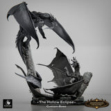 Rechte Seitenansicht des Drachen-Dioramas mit dynamischer Pose beider Kreaturen.