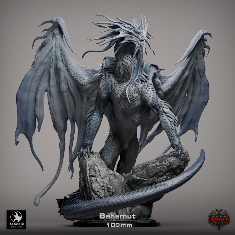 Ganzkörperansicht der Bahamut Drachen-Miniatur auf einem Felssockel