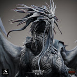 Frontalansicht der Bahamut-Miniatur, die den detaillierten Kopfschmuck und die Schuppen zeigt.