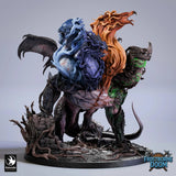 Farbige Darstellung des Elementar-Drachen mit mehreren Köpfen auf einem felsigen Base
