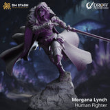 Dynamische 3D-gedruckte Resin-Miniatur von Morgana Lynch, einer menschlichen Kämpferin mit Schwert und Umhang auf einem Felsensockel.