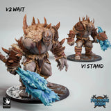 3D-gedruckte Blizzard Troll Miniatur mit Kristallaxt in Wartestellung und Standpose aus der Frostborne Doom Kollektion