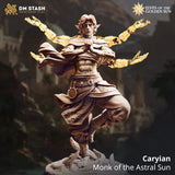 Caryian, der Mönch der astralen Sonne, als Tabletop-Miniatur mit mehreren ätherischen Armen in dynamischer Pose