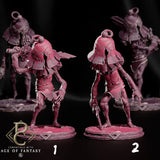 Zwei 32mm Resin-Miniaturen von Knellkin-Kriegern mit glockenförmigen Helmen und Schwertern