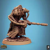 Detailed view of the rat-folk gunslinger posing with a tube-fed heavy rifle.