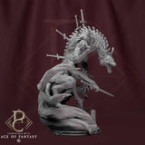 Seitenprofil der Miniatur Taishen the Sought, die die dynamische Pose und Fellstruktur hervorhebt.