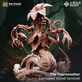 3D-gedruckte Resin-Miniatur der Thornmother, ein Waldwesen mit floralem Kopf und Ranken, stehend auf einem detaillierten Base.