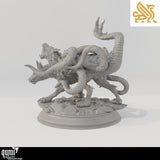 Seitenansicht der 3D-gedruckten Monster-Miniatur, die die Textur der Höllenhund-Bestie zeigt.