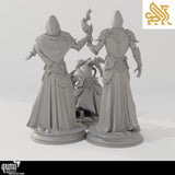 Rückansicht der drei Ascended Flayer Modelle mit Fokus auf die Modellierung der Roben