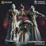 Drei Ascended Flayer Miniaturen mit Tentakeln und verzierten Roben in einer dunklen Umgebung