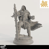 Vorderansicht der Ator Revenant Ritter Miniatur auf einem steinernen Sockel.