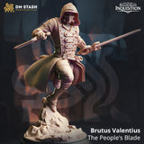 3D-gedruckte Resin-Miniatur von Brutus Valentius dem Schwertkämpfer in dynamischer Sprungpose mit zwei Klingen.