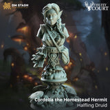 3D-gedruckte Resin-Miniaturenbüste von Cordelia der Waldschratin, einer Halbling-Druidin, mit detaillierter Pilz-Base.