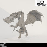 Frontalansicht der Drachen-Miniatur, wie sie einen detaillierten Feuerstoß ausstößt.