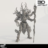 Graue 3D-Ansicht eines baumartigen humanoiden Zauberers mit Geweih, der einen knorrigen Stab hält.