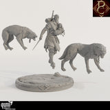 Rückansicht eines knurrenden Wolf-Modells mit Kettenhalsband auf einer runden Base.