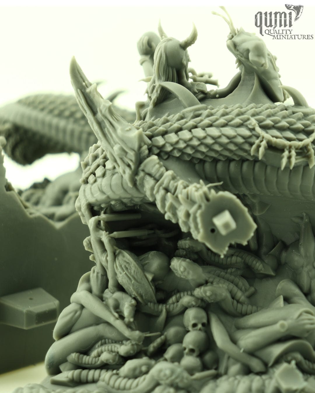 Tabletop RPG Miniature Giant Snake Hedonist Diorama - Qumi Quality Miniatures - Qumi Wargaming Mini Model Figure