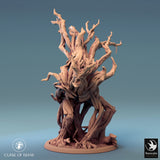 Seitenprofil der Baummonster-Miniatur mit den ausladenden, astartigen Gliedmaßen und dem Sockel.