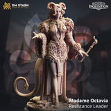 3D-gedruckte Resin-Miniatur von Madame Octavia als Widerstandsanführerin in einem fellbesetzten Gewand mit Stab