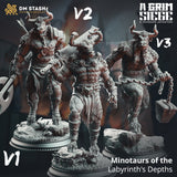 Drei verschiedene Minotaurus-Miniaturen aus Kunstharz in unterschiedlichen Posen mit Äxten und Ketten für Tabletop-Spiele.
