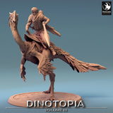 Vorderansicht des Oviraptors mit Reiter, der einen Speer hält.
