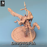 Aufsicht auf Reiter und Oviraptor, betont Speer und Sattel.