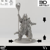 3D-Render einer Miniatur eines behelmten Zauberers mit Stab inklusive Größentabelle.