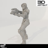 Seitenansicht einer futuristischen Schützen-Miniatur mit Plasmagewehr, graues Resin.