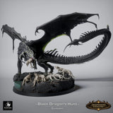 Diorama von Drachenjagd mit großem schwarzem Drachen und Wölfen auf felsigem Untergrund