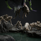 Nahaufnahme von drei knurrenden Wölfen auf dem felsigen Gelände der Diorama-Basis.