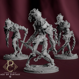 Detaillierte Frontansicht von drei untoten Schwertkämpfer Spielfiguren aus grauem Resin