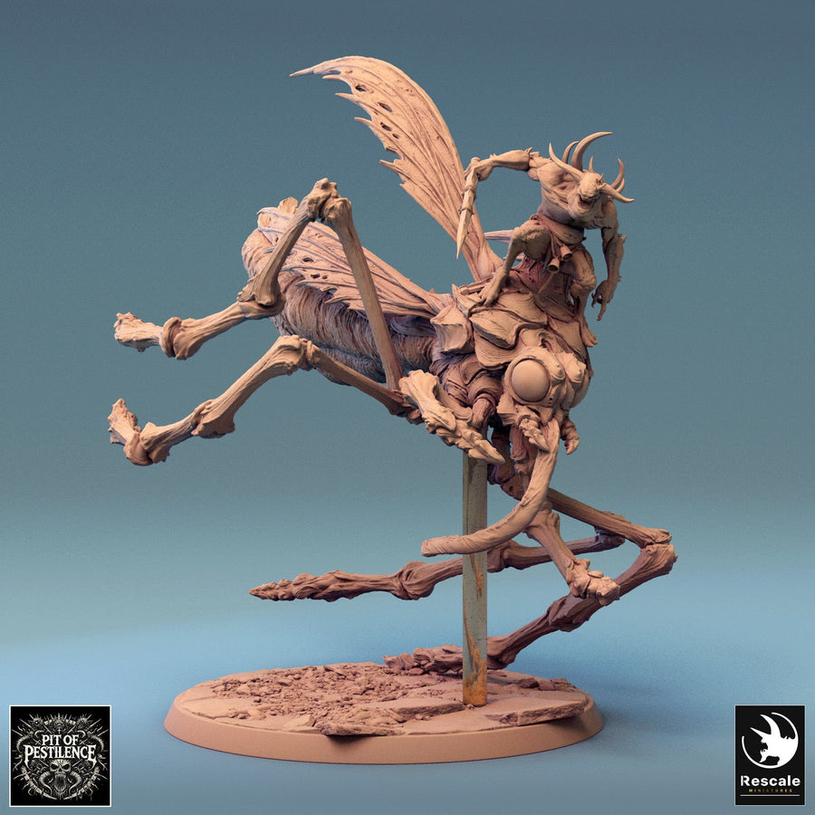 Berittene Dravon Kreatur-Miniatur mit einer Reiterfigur auf dem Rücken, dargestellt in dynamischer Pose.