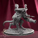 Seitenansicht einer großen Rattenmonster-Miniatur mit einer Kanonenplattform auf dem Rücken.