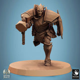 Aeterna-Krieger-Miniatur in dynamischer Laufpose mit einem schweren Kriegshammer.