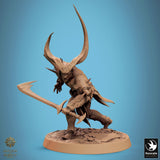 Schräge Ansicht der Kriegerminifigur mit Fokus auf die texturierte Basis und Hörner.